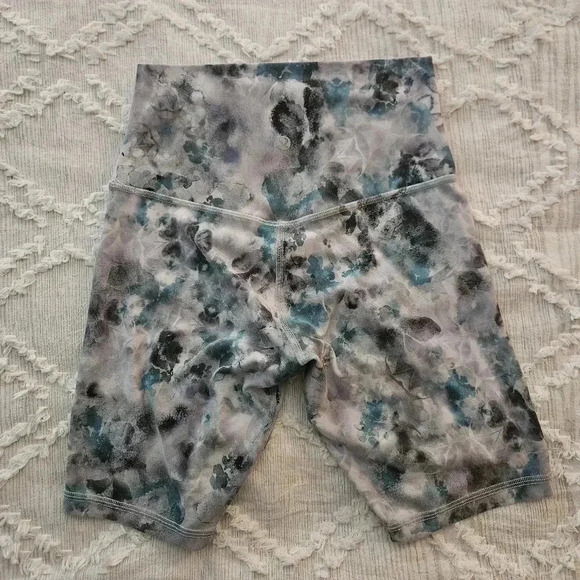 Lululemon Align 6in Biker Shorts in Kaleidofloral Multi Size 4 - Picture 3 of 7